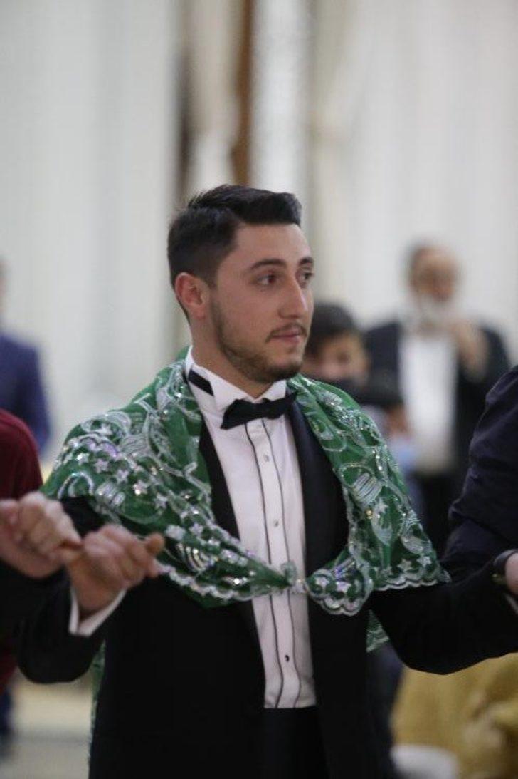 1 saatlik aşiret düğününün 40 dakikası takı töreniyle geçti G4