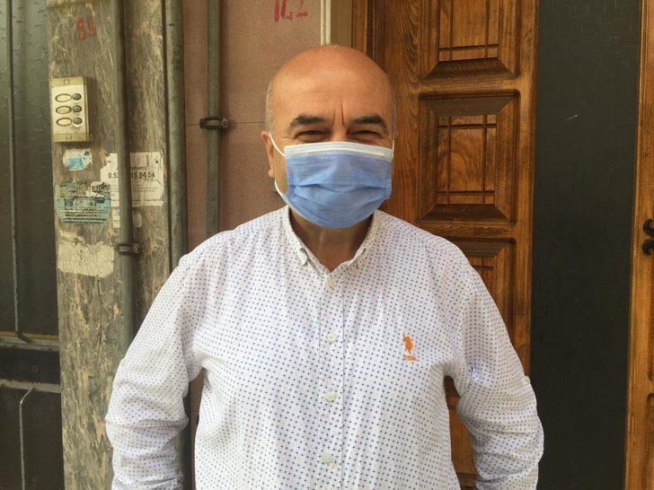 Evinden çıkan 1,5 metrelik yılanı, kürekle öldürdü G1