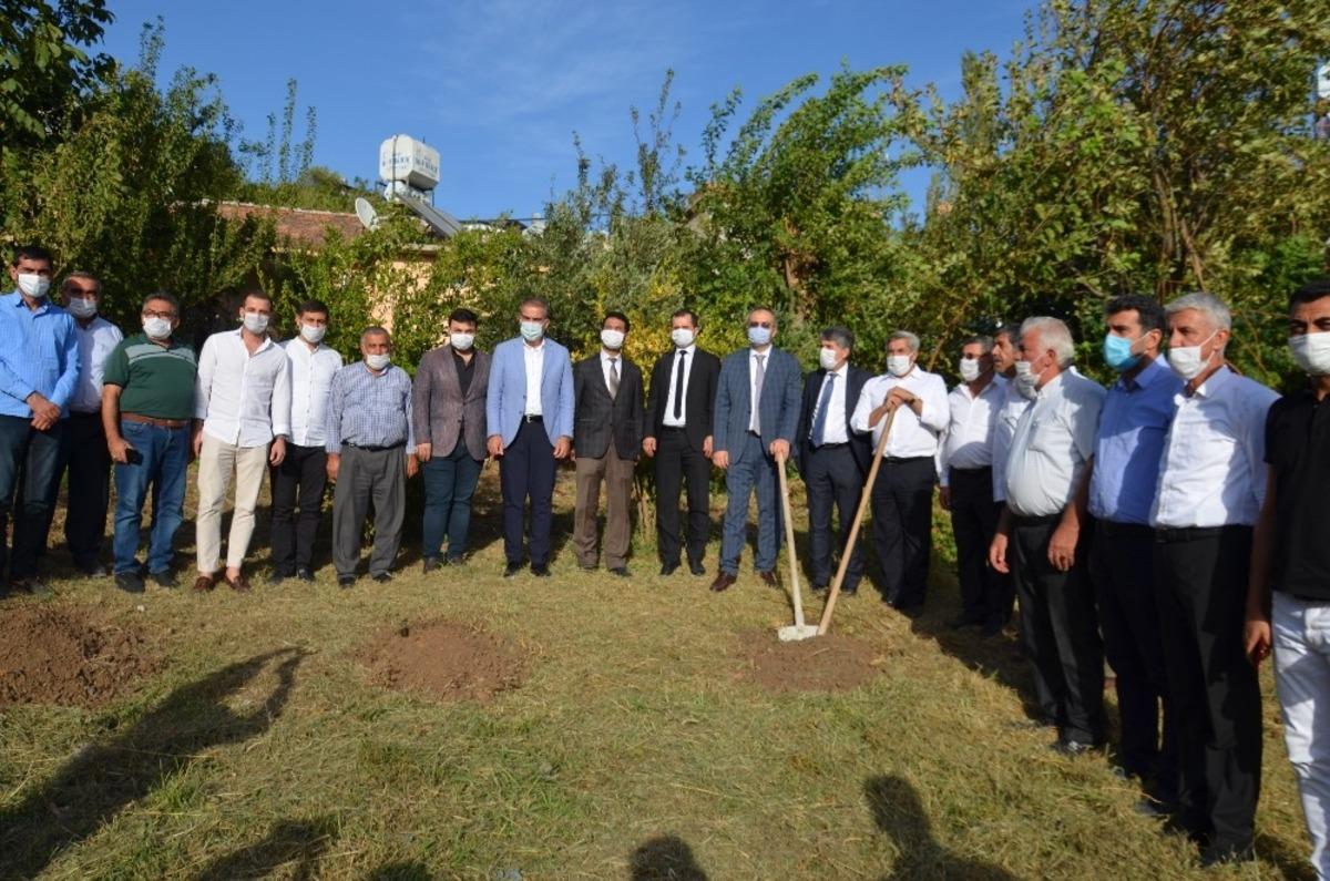 Kırıkhan&rsquo;da bin 500 nar fidanı dağıtıldı