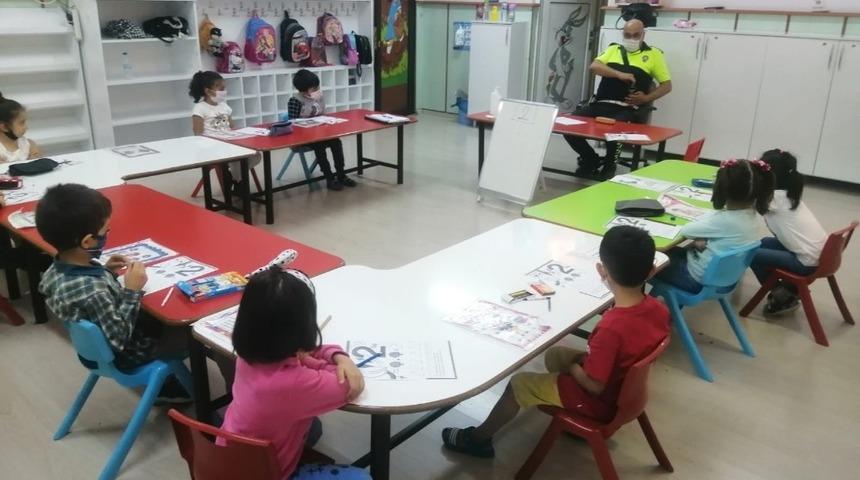 &Ouml;ğrencilere trafik dedektifi eğitimi verildi