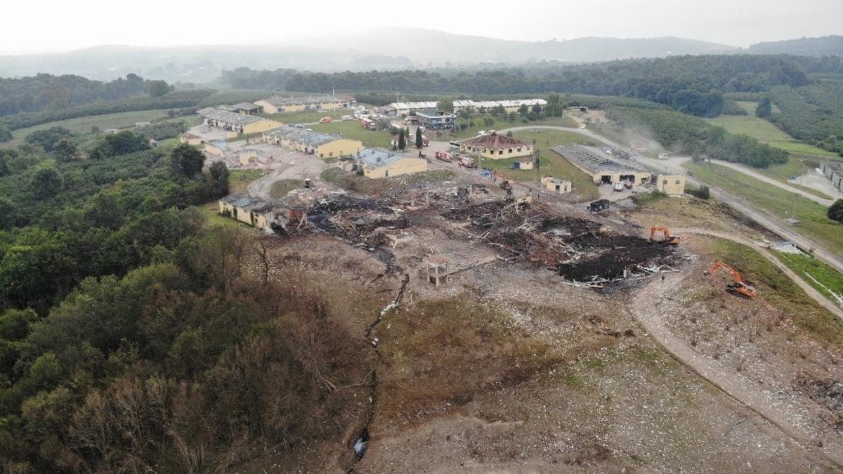 7 kişinin &ouml;l&uuml;m&uuml;ne neden olan havai fişek fabrikasına sulama sistemi kuruluyor