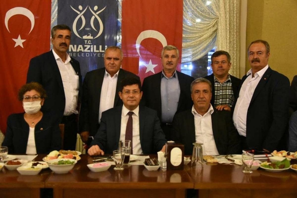 Nazilli Belediye Başkanı &Ouml;zcan muhtarlarla yemekte buluştu