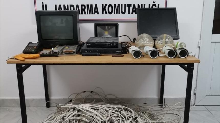 Hırsızlar, korona vir&uuml;s denetiminde su&ccedil;&uuml;st&uuml; yakalandı