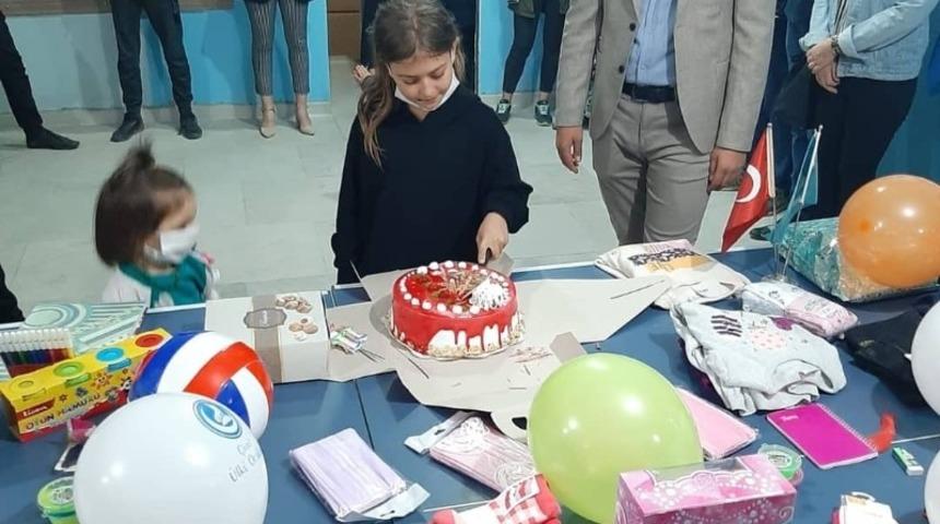 Minik Yağmur&rsquo;un y&uuml;z&uuml; g&uuml;ld&uuml;