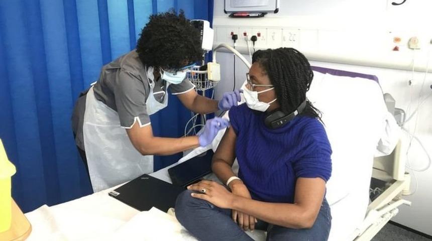 Koronavir&uuml;s: İngiltere h&uuml;k&uuml;meti aşı ve ila&ccedil; denemeleri i&ccedil;in g&ouml;n&uuml;ll&uuml;lere vir&uuml;s bulaştıracak şirkete 10 milyon sterlin kaynak aktardı