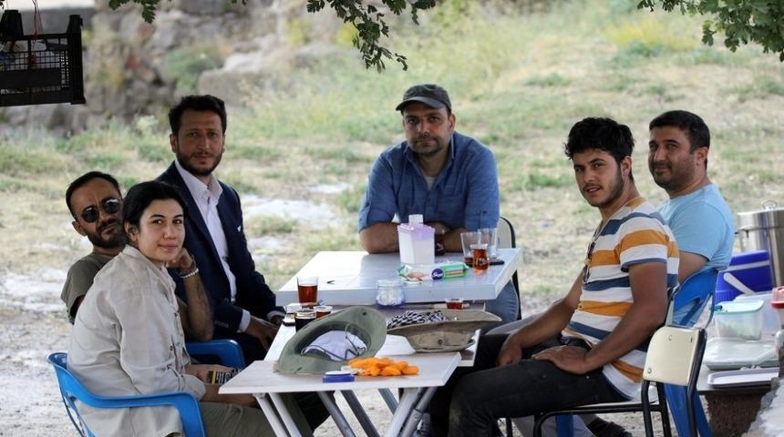 D&uuml;ş&uuml;nce Akademisinden Bitlis Kalesi kazı ekibine ziyaret