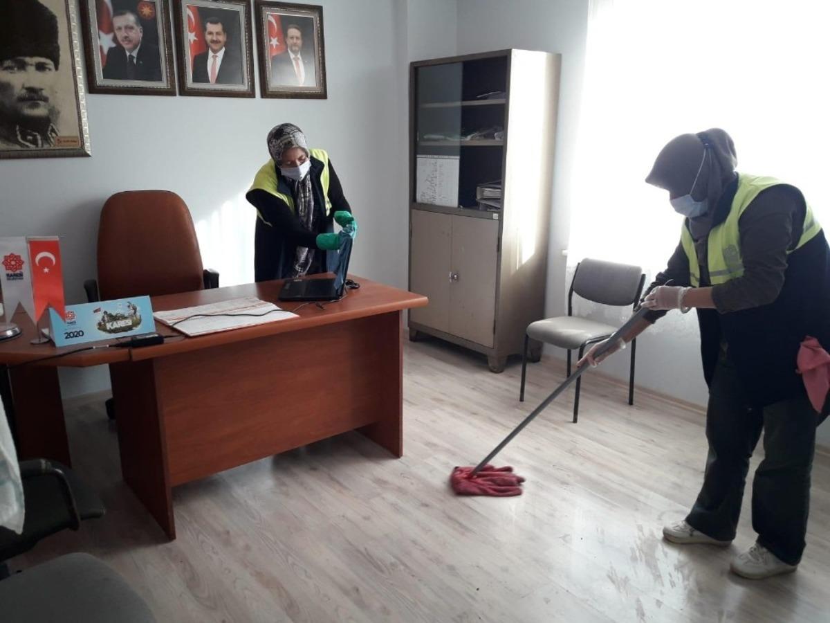 Karesi muhtarlıkları dezenfekte edilip temizlendi