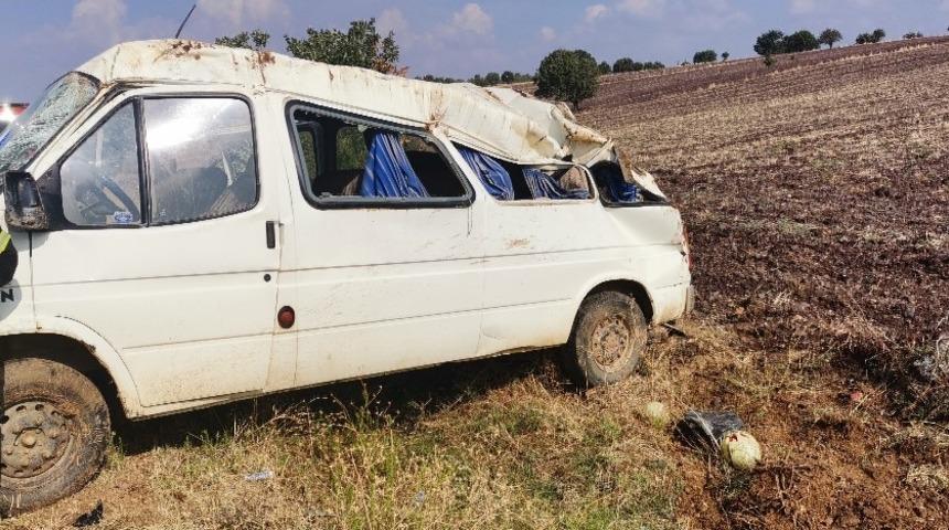 Faciadan dönüldü! Kontrolden çıkan minibüs takla attı: 5 yaralı