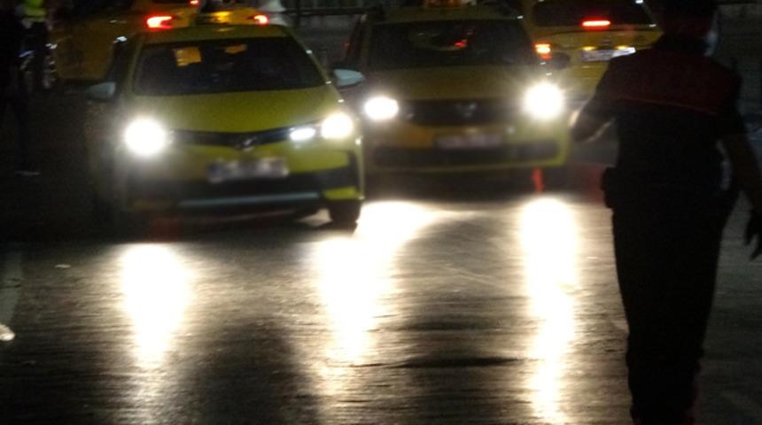 İstanbul'da koronavir&uuml;s denetimi! Taksici bakın kendini nasıl savundu
