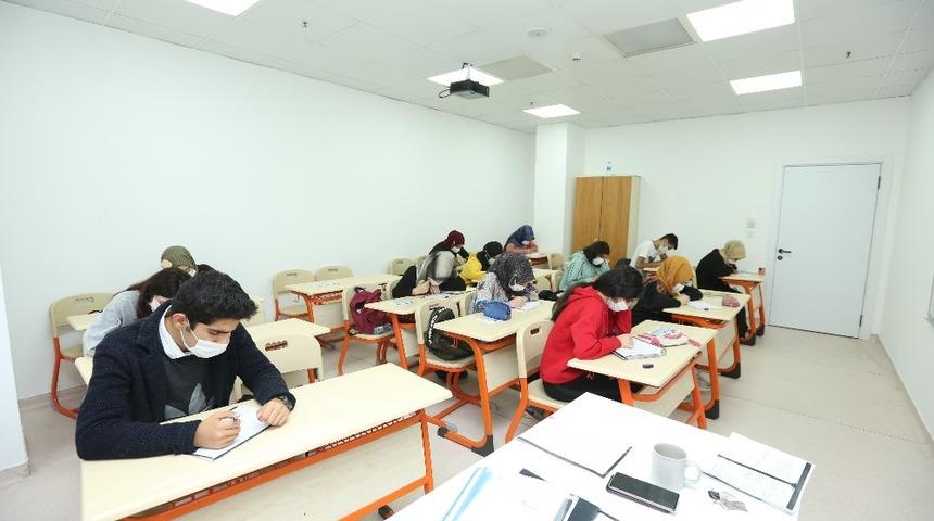 &Ccedil;ayırova&rsquo;da &uuml;niversiteye hazırlık kursları başladı