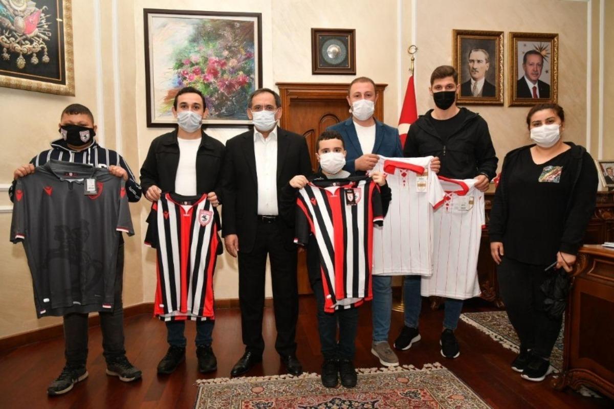 Samsunspor formaları sahiplerini buldu