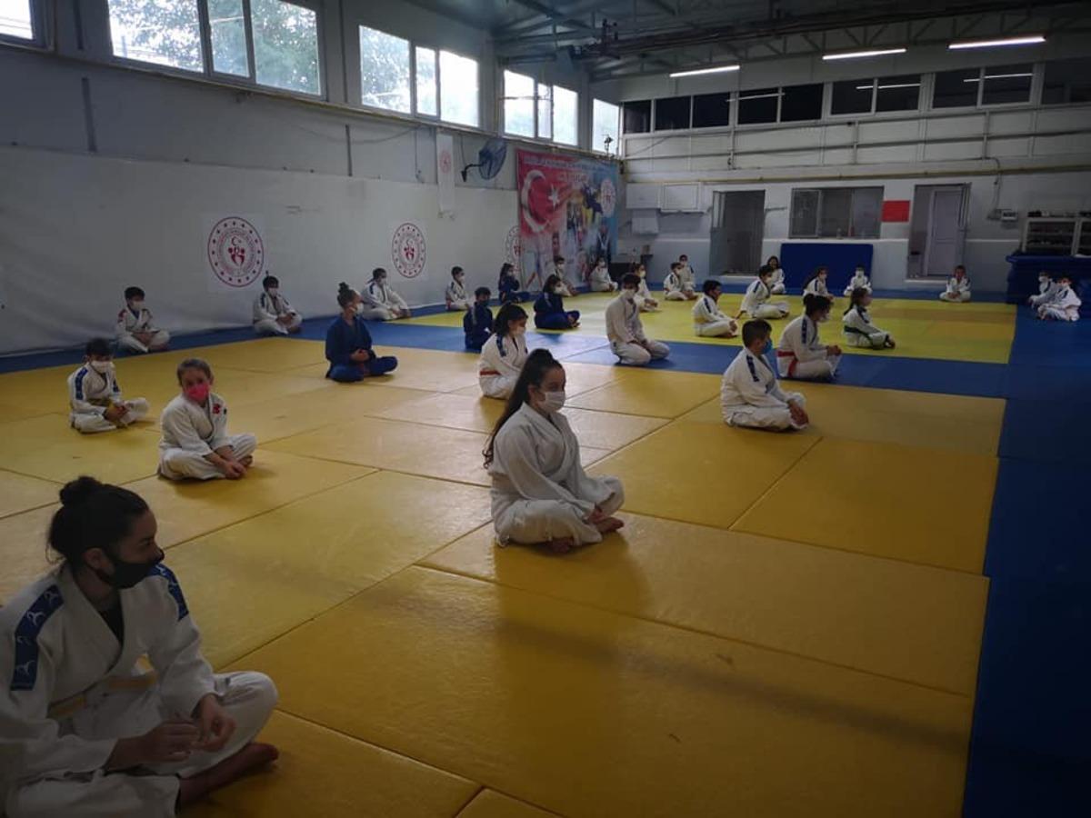 Yunusemre&rsquo;de judoda kuşak sınavı heyecanı