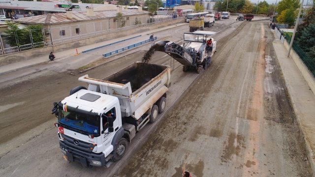 Erzincan’da asfalt çalışmaları devam ediyor