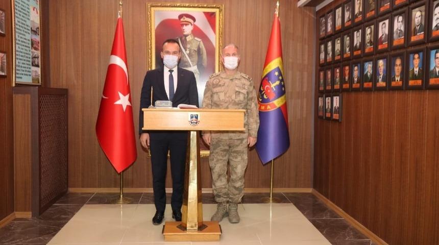 Ağrı Milli Eğitim M&uuml;d&uuml;r&uuml; Tekin&rsquo;den İl Jandarma Komutanı &Ccedil;imen&rsquo;e hayırlı olsun ziyareti