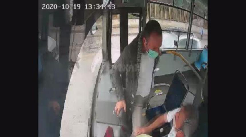 İstediği yerde inmek isteyen yolcu, seyir halindeki otobüsün frenine bastı