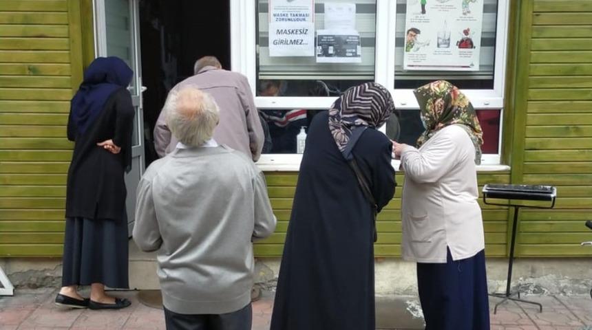 Zabıtadan  vatandaşlara hes yardımı