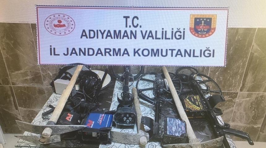 Ka&ccedil;ak kazı yapan 4 kişi yakalandı