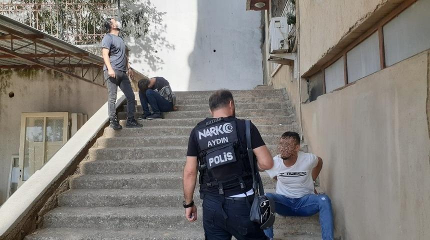 Dünya evine değil, cezaevine girdi