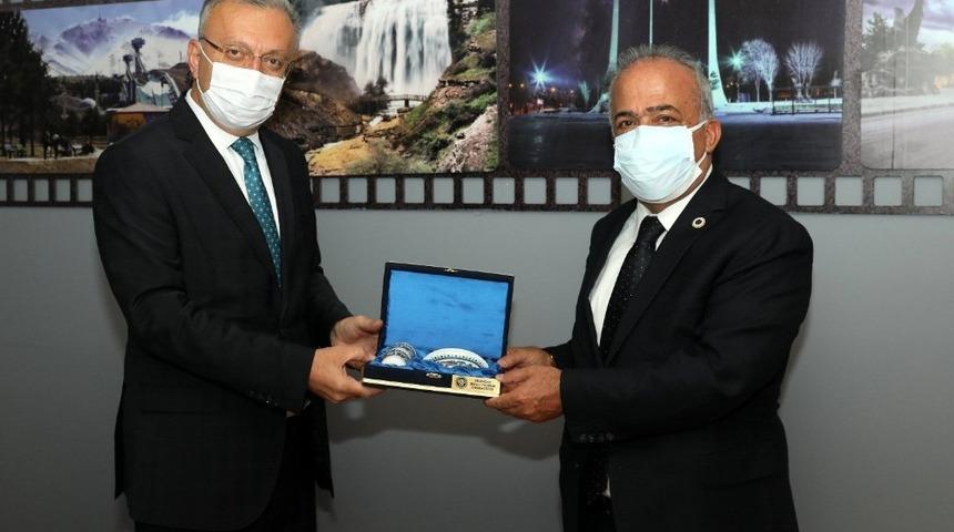 Rekt&ouml;r Levent&rsquo;ten &Ccedil;omaklı&rsquo;ya ziyaret