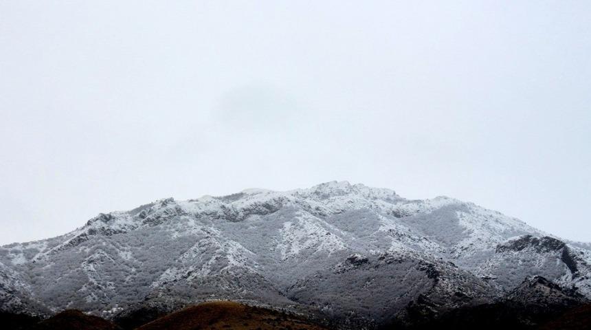 Erzincan&rsquo;ın y&uuml;ksek kesimlerine kar yağdı