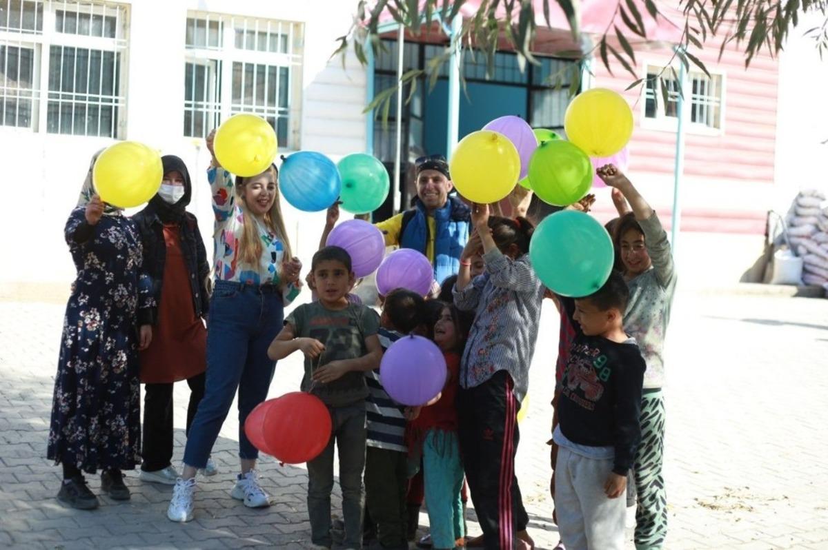 (&Ouml;zel) 60 okul ile 100 k&ouml;ye &ldquo;G&ouml;n&uuml;l k&ouml;pr&uuml;s&uuml;&rdquo; kurdular