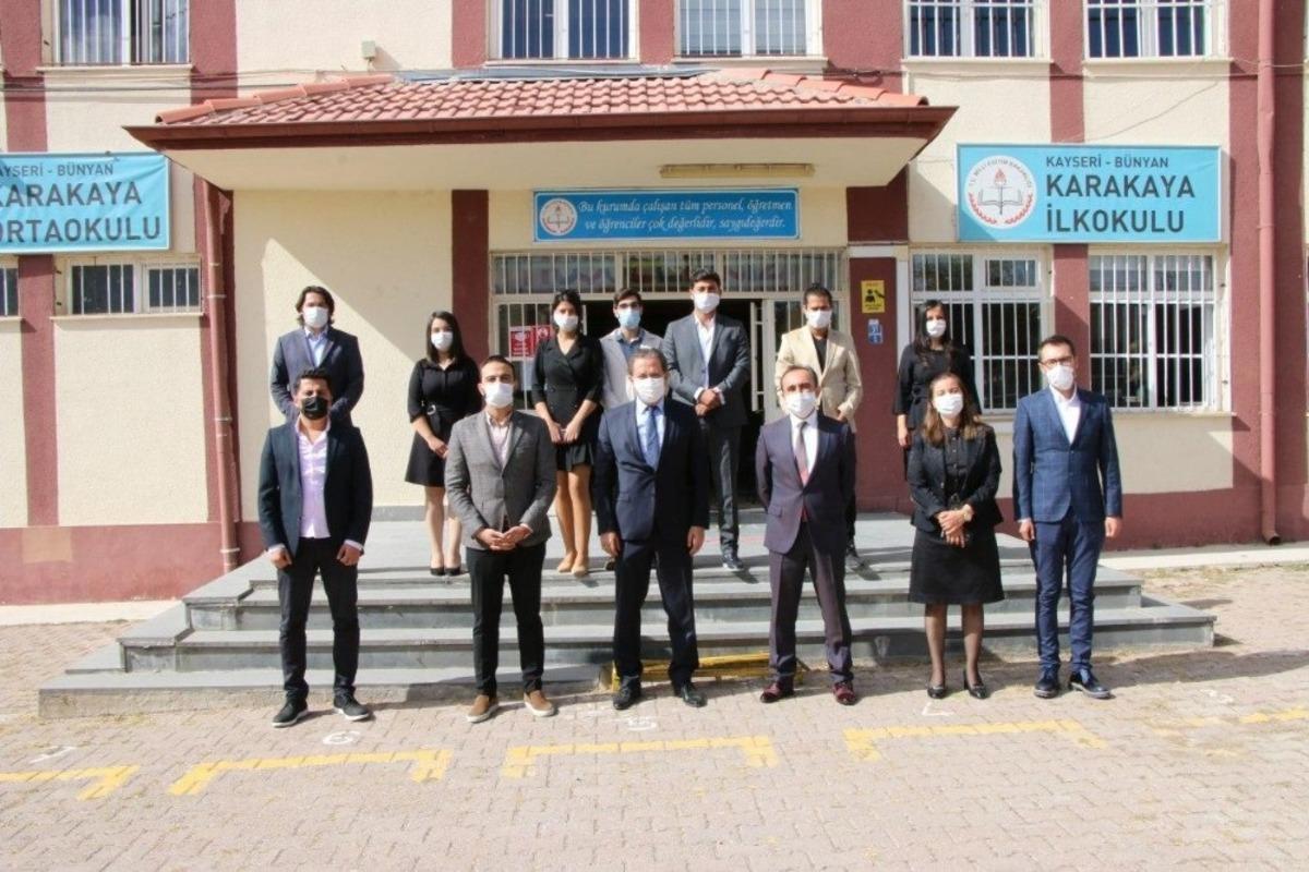 Hol Platform &Uuml;yeleri &Ouml;ğretmen ve &Ouml;ğrencilerin G&ouml;n&uuml;llerini Fethetti