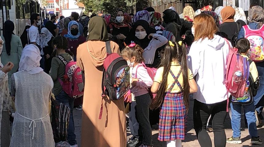 Okullar çevresinde endişelendiren görüntü