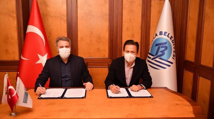 Tuzla Belediyesi&rsquo;nde &ccedil;alışanların y&uuml;z&uuml; g&uuml;ld&uuml;