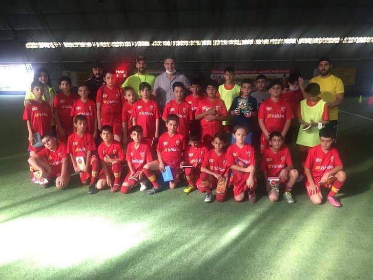 Önal’dan futbol okullarına ziyaret G2