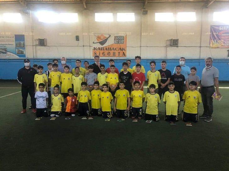 Önal’dan futbol okullarına ziyaret G3
