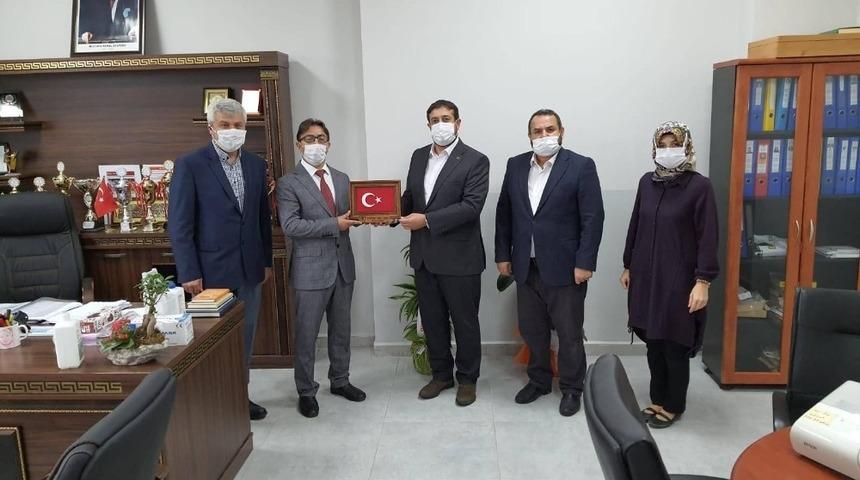 Okul m&uuml;d&uuml;r&uuml;ne hayırlı olsun ziyareti