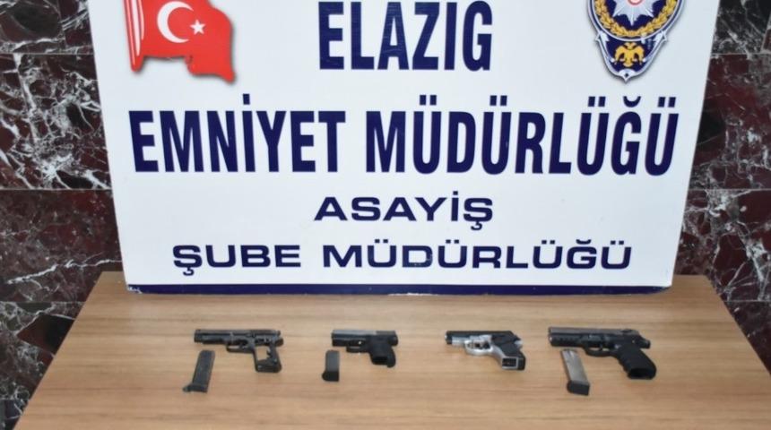 Elazığ&rsquo;da &ccedil;eşitli su&ccedil;lardan aranan 17 ş&uuml;pheli tutuklandı