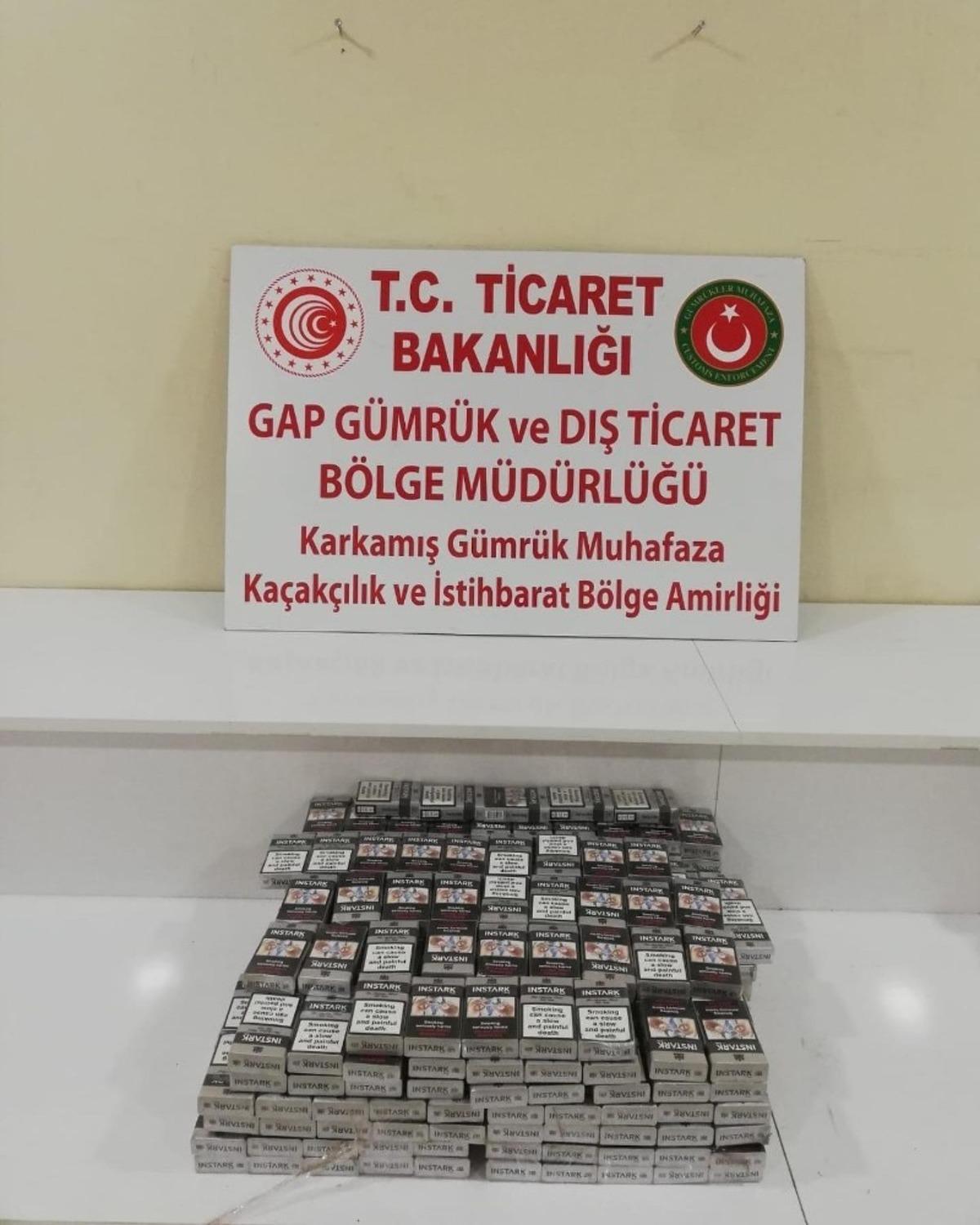 Sınır kapısında bin 160 paket ka&ccedil;ak sigara ele ge&ccedil;irildi