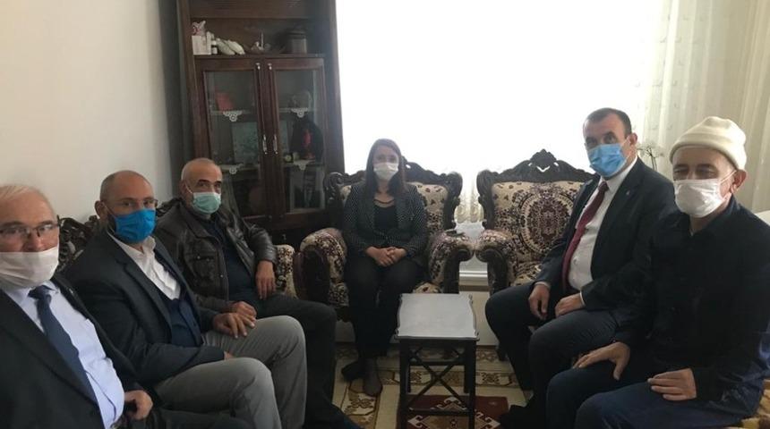 19 Ekim Muhtarlar G&uuml;n&uuml;&rsquo;ne katılamayan muhtara s&uuml;rpriz ziyaret