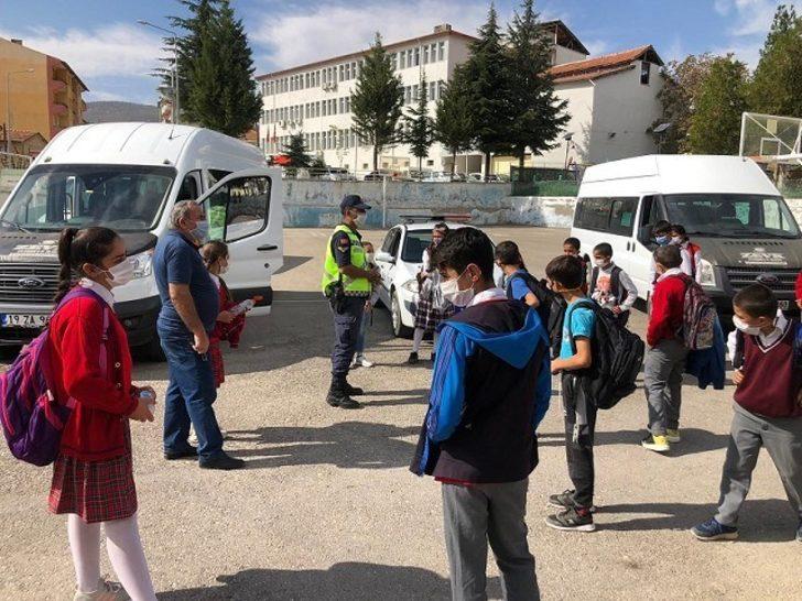 Jandarma okul servislerini denetledi G2