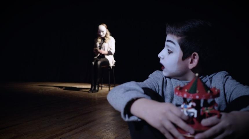 Egeli iletişimciler, uluslararası film festivalinden &ouml;d&uuml;lle d&ouml;nd&uuml;