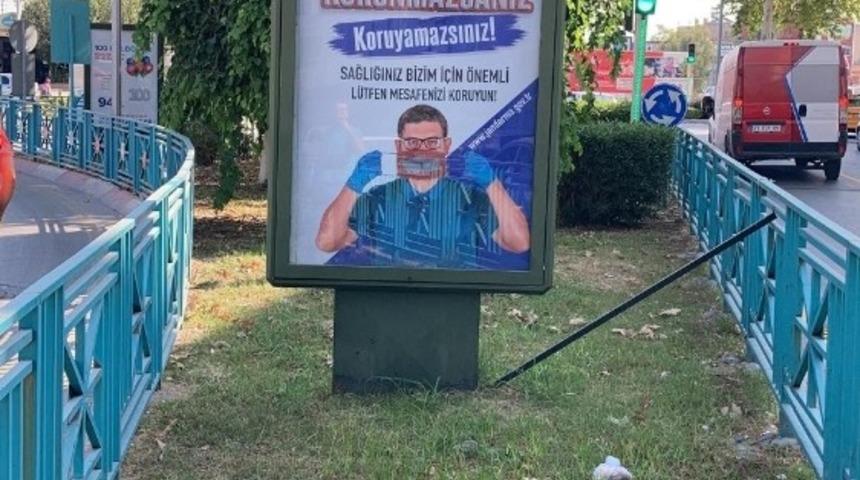 Jandarma Covid 19 ve trafik kazalarına karşı afiş astırdı