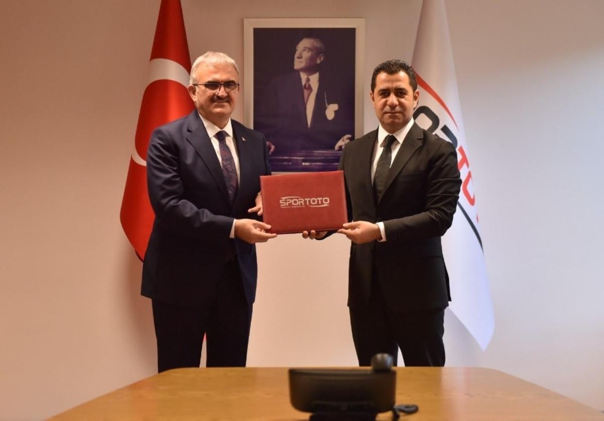 Diyarbakır B&uuml;y&uuml;kşehir Belediyesinden il&ccedil;elere spor tesisi atağı