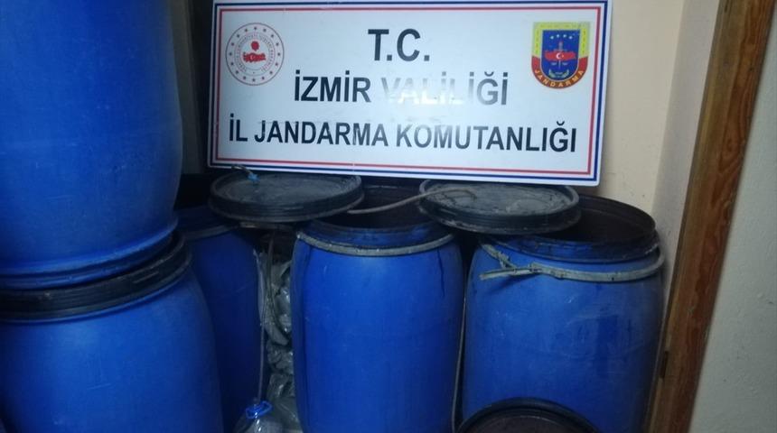 İzmir'de bin 980 litre sahte içki ele geçirildi