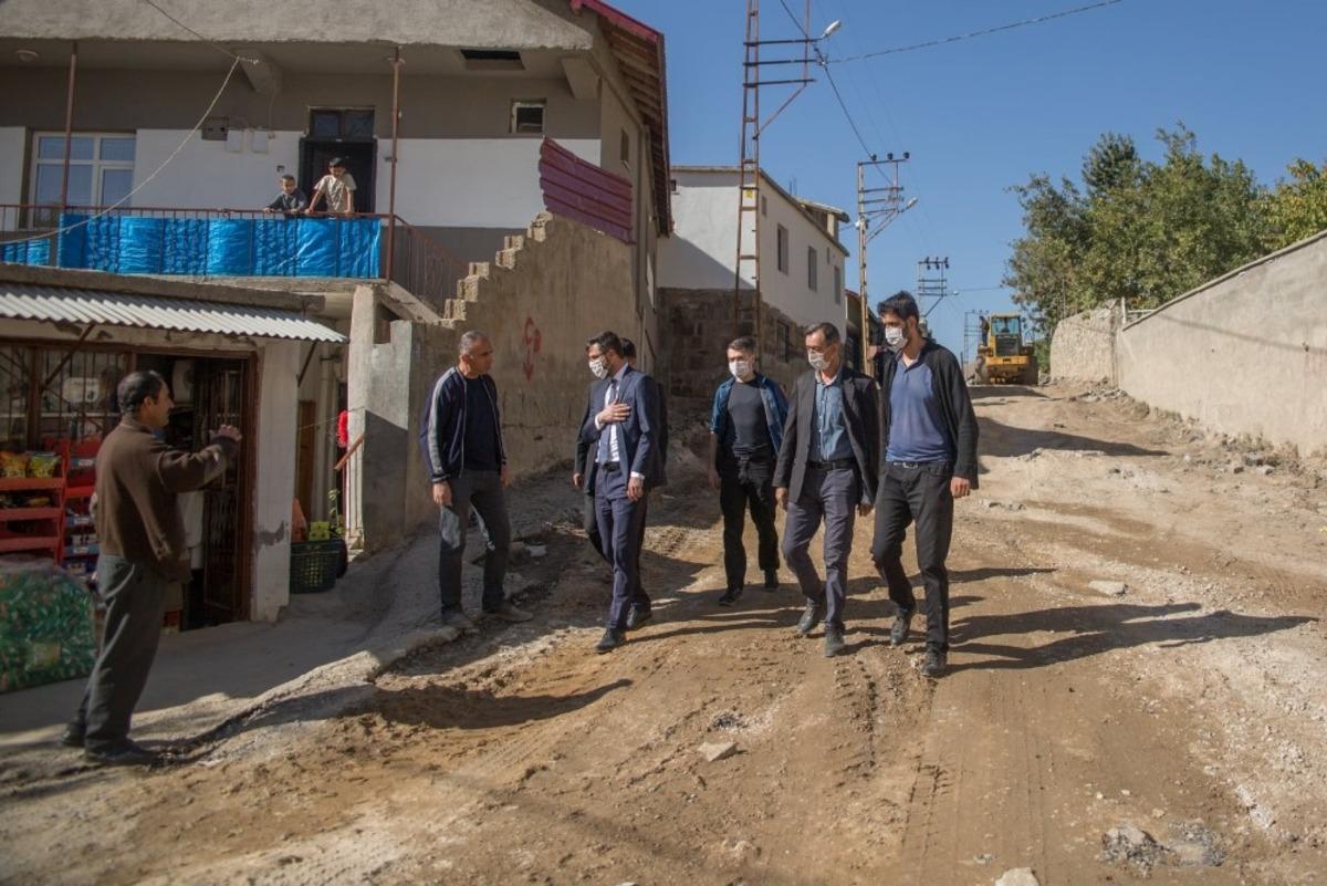 Bitlis Belediyesinin yol &ccedil;alışmaları