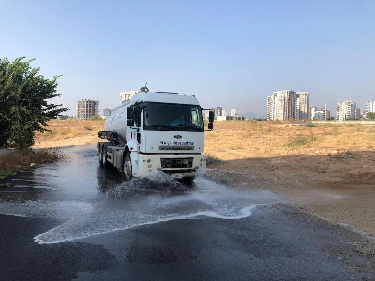 Yenişehir&rsquo;de sokaklar dezenfektanlı suyla temizleniyor