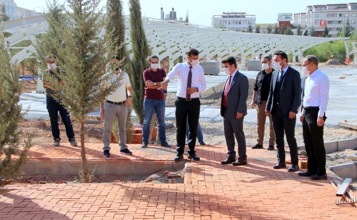 Rekt&ouml;r Karacoşkun sosyal ve k&uuml;lt&uuml;rel alan &ccedil;alışmalarını inceledi