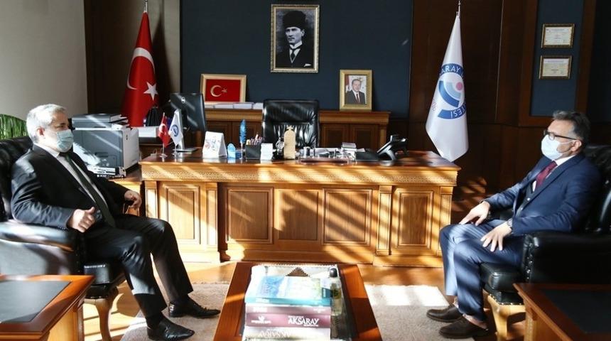 S&Uuml; Rekt&ouml;r&uuml;nden AS&Uuml; Rekt&ouml;r&uuml;ne ziyaret