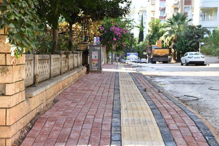 Konyaaltı’nda kaldırımlar yenileniyor G5