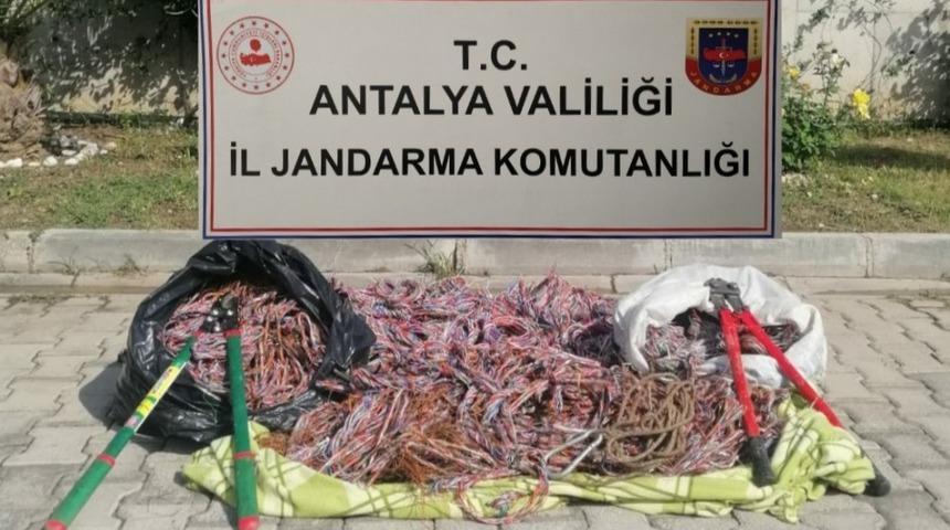 Antalya’da kablo hırsızlığı: 6 şüpheli yakalandı