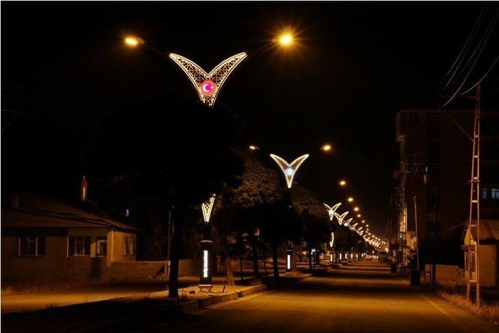 Erciş Belediyesi iki caddenin aydınlatma sistemini yeniledi G4