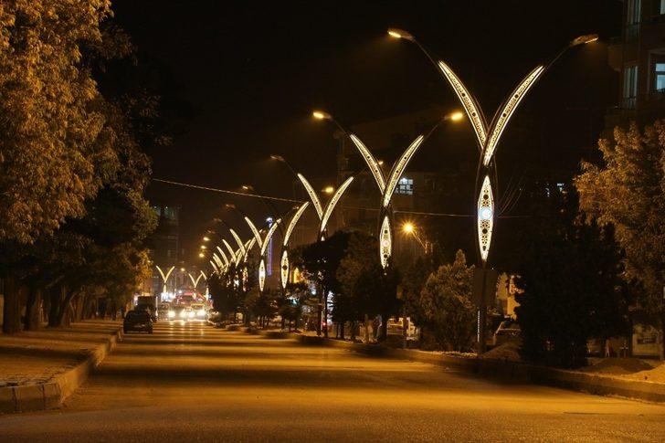 Erciş Belediyesi iki caddenin aydınlatma sistemini yeniledi G5