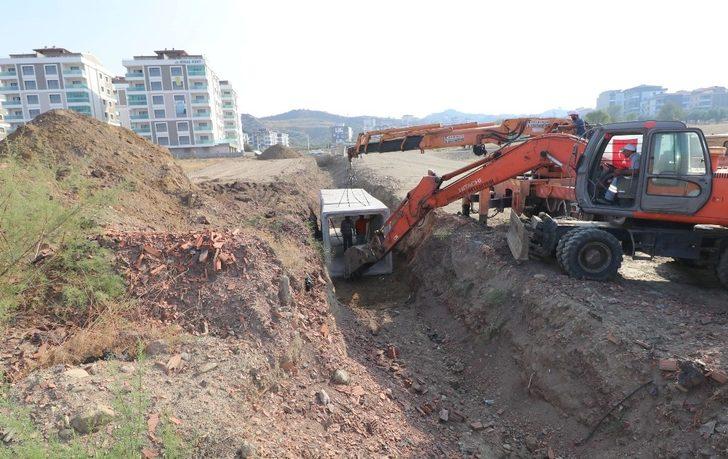 Turgutlu Belediyesi ekiplerinden üç ayrı noktada çalışma G3