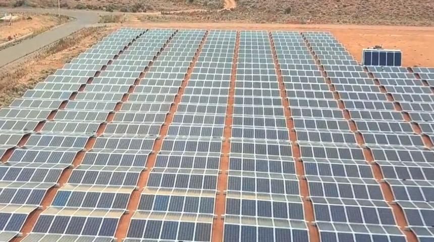 Dünyanın en büyük güneş enerjisi santrali Singapur’a güç sağlıyor