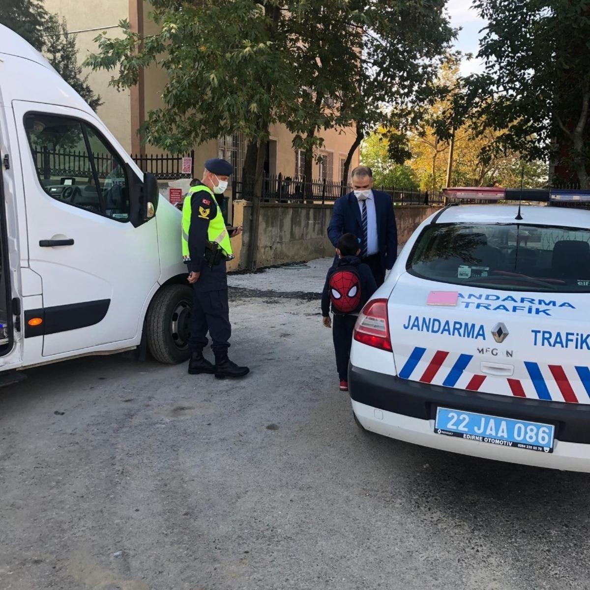 Jandarma ekiplerince okul servisleri aralıksız denetleniyor